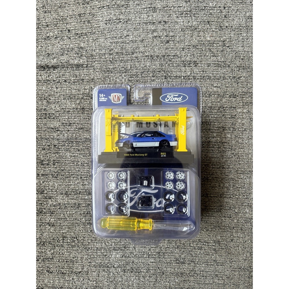 M2 Machines 1988 Ford Mustang GT Auto-Lift Model Kit R65-05 1:64 Blue 1/9600 NEW